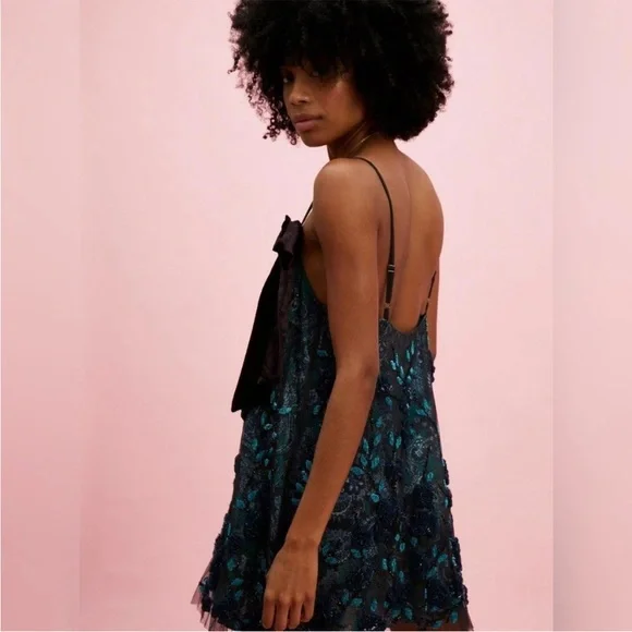 Pure Heart Mini Dress Free People Size Medium (17 PTP). Missing bow - Picture 2 of 9